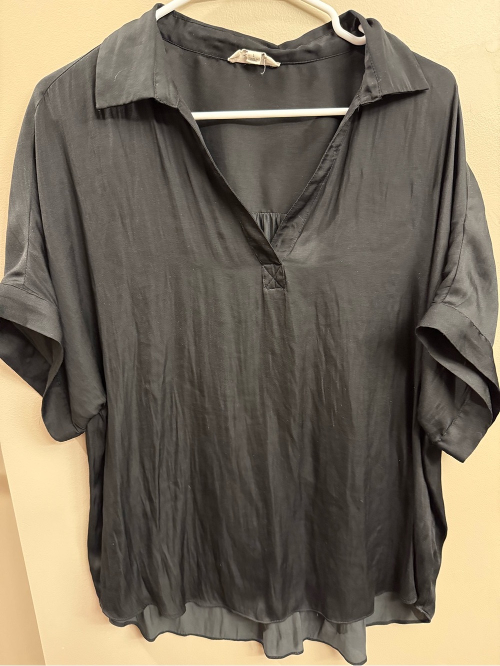 eesome Black V-Neck Short Sleeve Collared Blouse